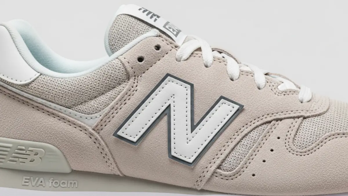 ニューバランス373の特徴を表すブラックスニーカーのサイドビュー