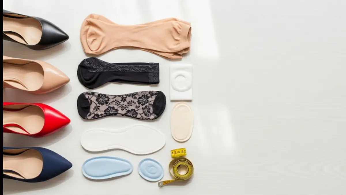 パンプスを素足で履いたときのヒーローイメージ写真